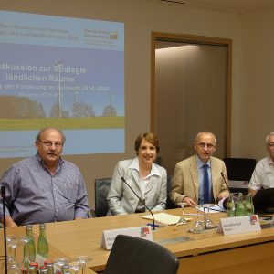 V.l.: MdL Heinz Lotz (Agrarpolitischer Sprecher SPD-Fraktion Hessen), MdL Annette Karl (Wirtschaftspolitische Sprecherin SPD-Fraktion Bayern), Lutz Scherling (Referatsleiter Umweltministerium Mecklenburg-Vorpommern), MdB Dr. Wilhelm Priesmeier (Agrarpolit