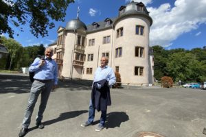 Auf dem Foto (v.l.): Bürgermeister Andreas Weiher und der Landtagsabgeordnete Heinz Lotz
